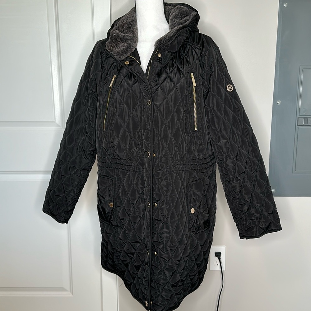 MICHAEL Michael Kors Black Quilted Hooded Puffer Coat with Faux Fur Trim